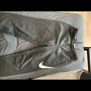 Men’s Nike pants size medium
